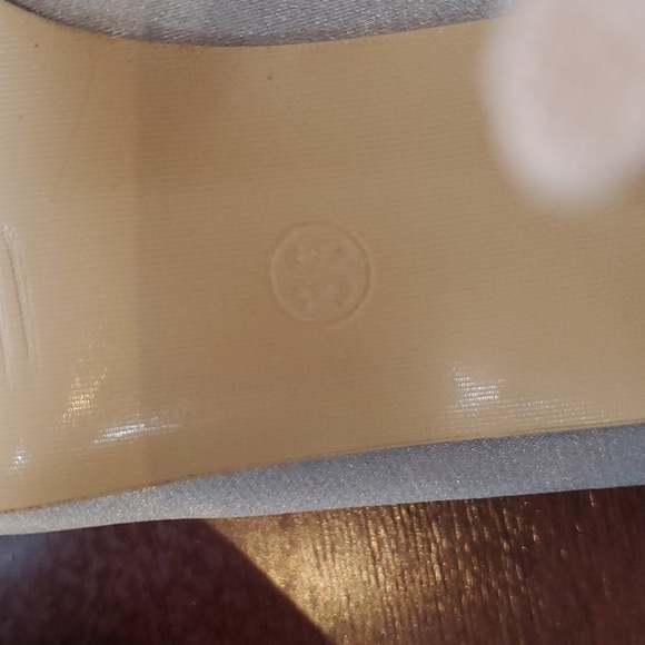 JOEupin Silver Pointed Toe Decorative High 5" Heeled Sz. 6 (36) Shoes - Picture 12 of 16